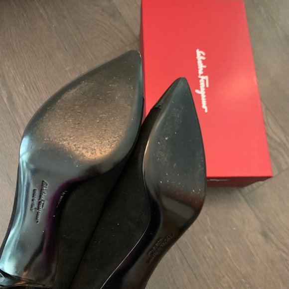 SALVATORE FERRAGAMO POINTY SUEDE PUMPS SIZE 7 C - Picture 6 of 14